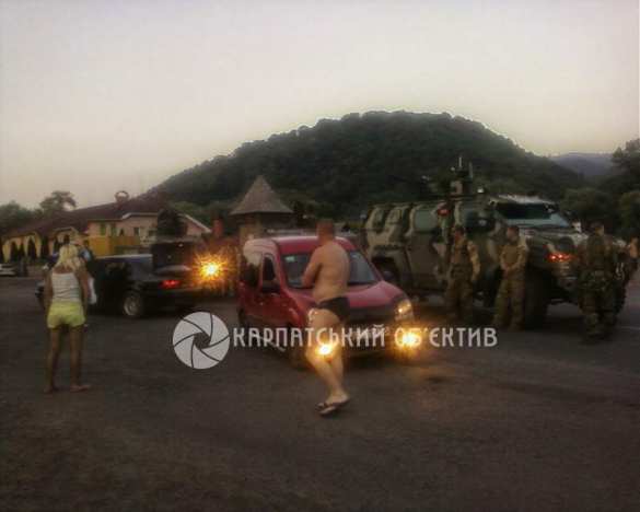 В Закарпатье нацгвардейцы за «фак» избили и ограбили мирных жителей, угрожая согражданам оружием (ФОТО+ВИДЕО) | Русская весна