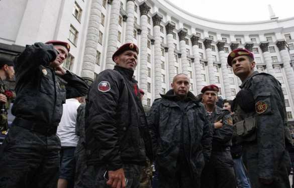 Колонна из 500 военнослужащих нацгвардии направилась к администрации Порошенко (добавлено видео) | Русская весна