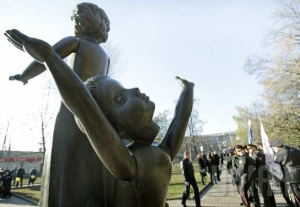 Украинские националисты собираются уничтожить все памятники советского прошлого | Русская весна