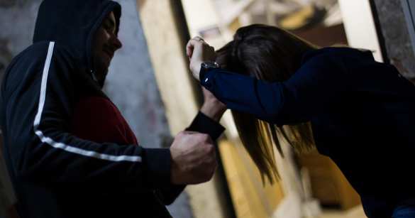 Типичная Украина: Одесские ультрас напали на женщину и ограбили её (ФОТО) | Русская весна