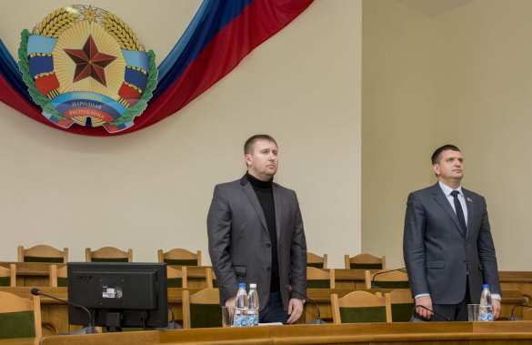 Депутаты ДНР и ЛНР приняли обновлённые конституции (ВИДЕО) | Русская весна