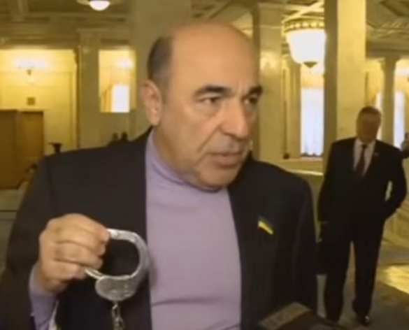 В Раду принесли наручники для Яценюка (ФОТО, ВИДЕО) | Русская весна