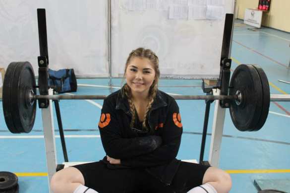 Спортсменка и красавица Наумова провела на Донбассе соревнования по жиму штанги (ВИДЕО) | Русская весна