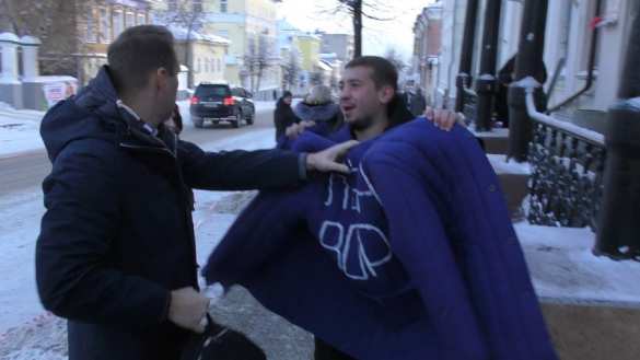 Навальному подарили ватник «Леша вор» (ФОТО, ВИДЕО) | Русская весна