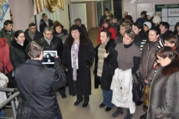 Запорожье: сотрудники Института масличных культур ведут круглосуточную оборону предприятия от рейдеров | Русская весна