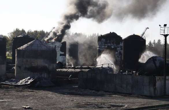 Удар по базе в Чернигове, горят тысячи тонн горючего (+ВИДЕО, ФОТО) | Русская весна