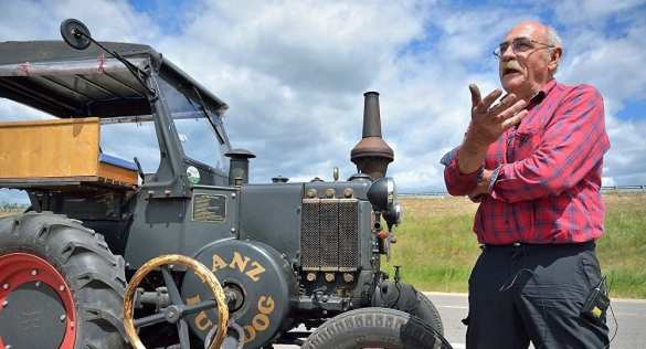 Приехавший из Германии на тракторе болельщик похвалил российские дороги | Русская весна