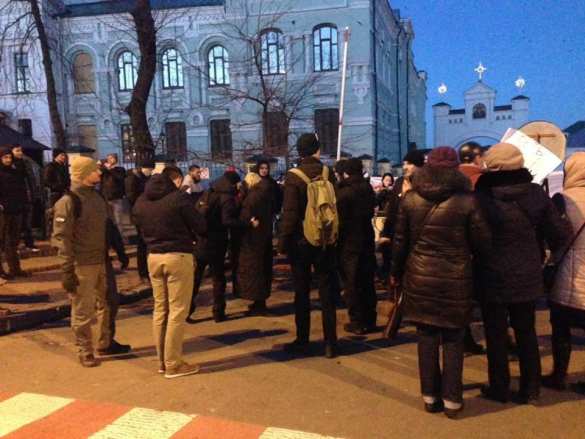 Неонацисты обещают продолжить блокаду Лавры | Русская весна