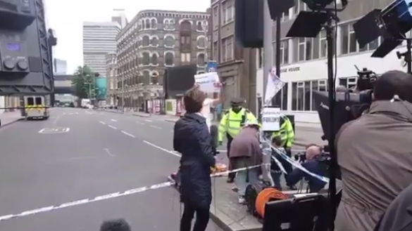 Провал: CNN поймали на съемке постановочного митинга (ВИДЕО) | Русская весна