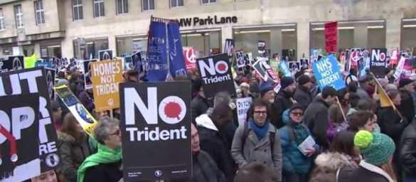 Многотысячное шествие британцев против ядерной программы Trident (ВИДЕО) | Русская весна