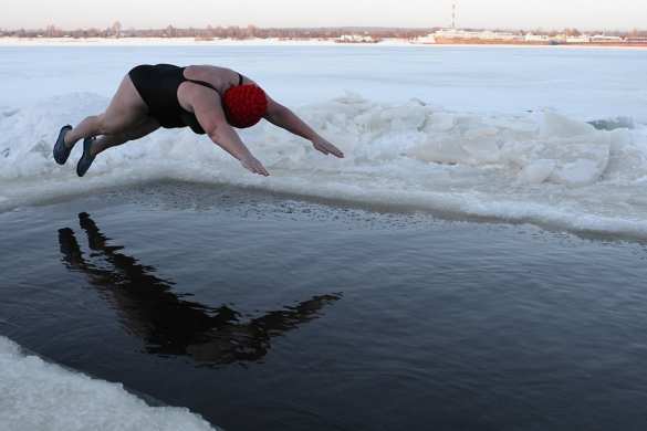 «Несвойственно украинцам»: в «ПЦУ» отказываются нырять в прорубь на Крещение | Русская весна
