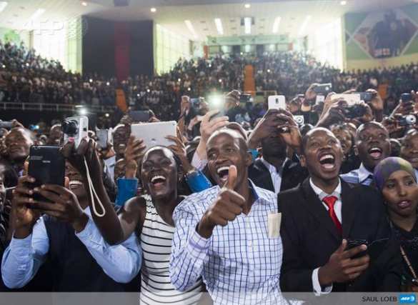 Барак Обама станцевал с президентом Кении (ВИДЕО) | Русская весна