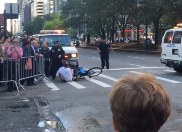 Полицейские, охранявшие кортеж Обамы, сбили велосипедиста (+ВИДЕО, ФОТО) | Русская весна