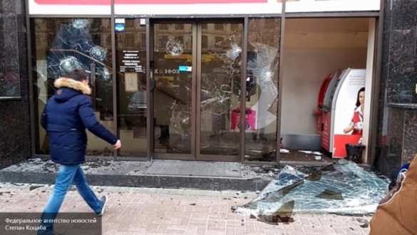 На Украине завели уголовные дела по факту нападения на офисы российских банков | Русская весна