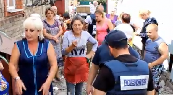 В Горловке предложили повязать наблюдателей ОБСЕ, чтобы те наконец увидели, откуда ведется обстрел (ВИДЕО 18+) | Русская весна