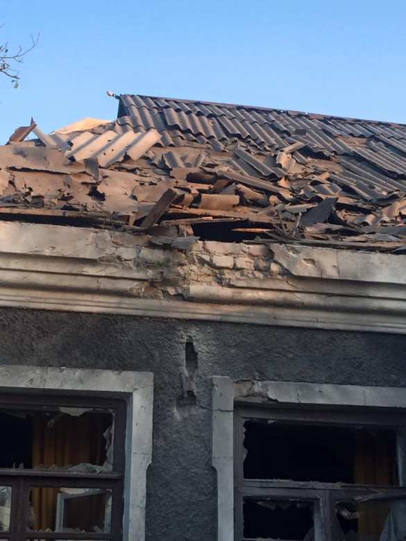 Обстрелами ВСУ в ДНР повреждены системы газоснабжения и жилой дом | Русская весна