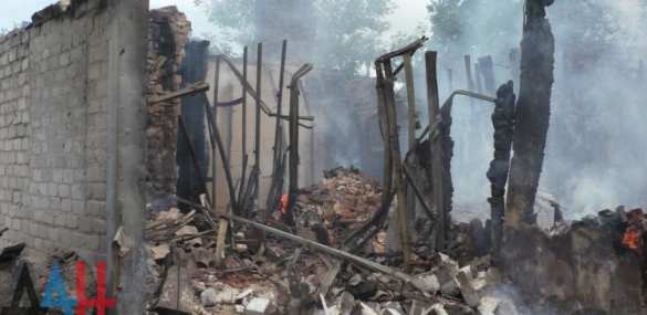 Украинские войска возобновили обстрел поселка Октябрьский в Донецке (ФОТО) | Русская весна