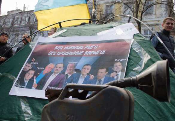 Мини-майдан в Одессе: к зданию прокуратуры притащили шины и устанавливают палатки (ФОТО, ВИДЕО) | Русская весна