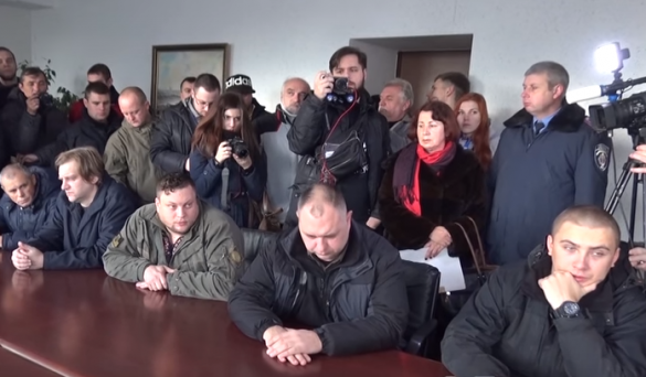 Украинский мир: В Одессе экстремисты захватили судью (ВИДЕО) | Русская весна