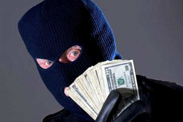 В Киеве неизвестный ограбил банк на 600 тыс. грн, оставив шоколадку | Русская весна