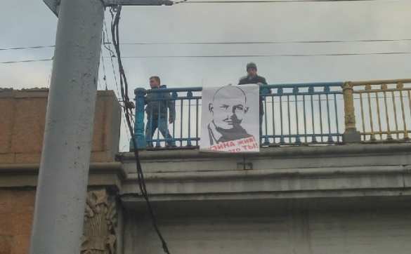 Портрет Олеся Бузины появился над самой оживленной автотрассой Киева (ФОТО) | Русская весна