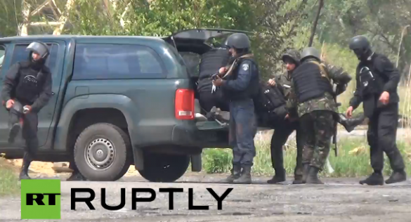 По ту сторону фронта: «Омега» увозит раненых и убитых, БТРы ведут огонь в сторону Славянска (видео) | Русская весна