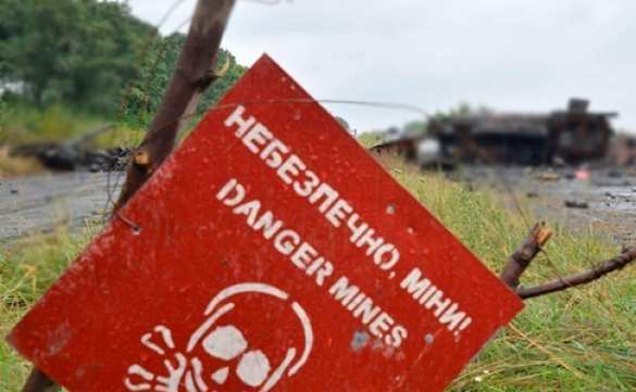 При взрыве на украинском КПП пострадали пассажиры легкового автомобиля | Русская весна