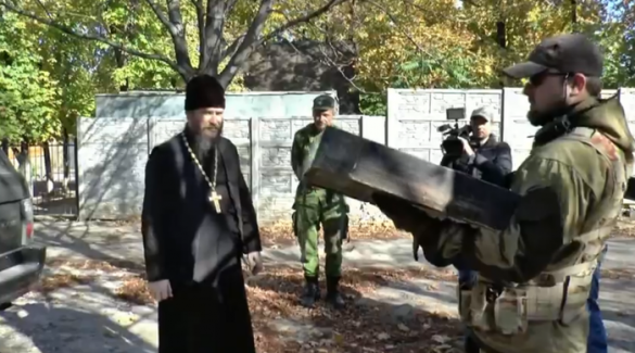 В ЛНР ополченцы ГБР «Бэтмен» вернули в храм иконы, похищенные украинскими фашистами (видео) | Русская весна