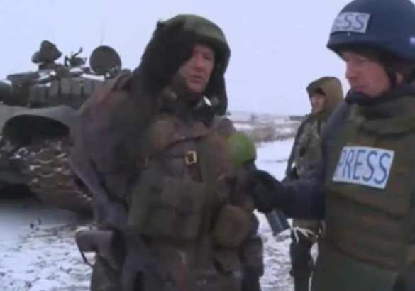 Журналисты попали под обстрел ВСУ на передовых позициях Ополчения (ВИДЕО) | Русская весна