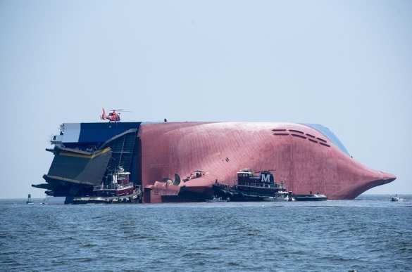 Судно с тысячами автомобилей затопят в океане (ФОТО, ВИДЕО) | Русская весна
