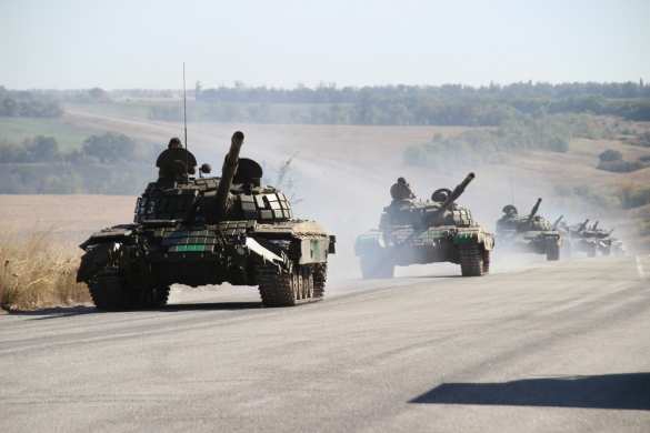 ВАЖНО: Народная милиция ЛНР начала отвод танков от линии соприкосновения | Русская весна