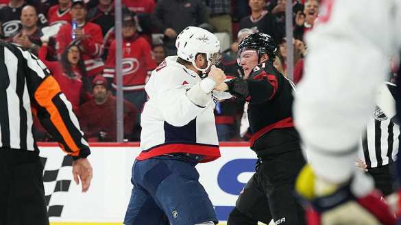 Овечкин подрался со Свечниковым на льду Кубка Стэнли (ВИДЕО) | Русская весна