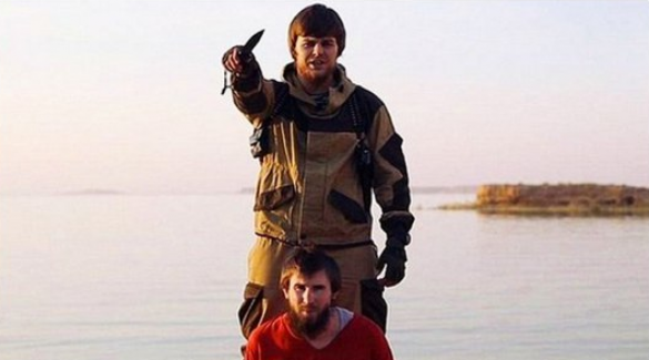 Палач ИГИЛ Джихади-Толик раздавал в Ноябрьске листовки, призывающие к джихаду (ВИДЕО) | Русская весна