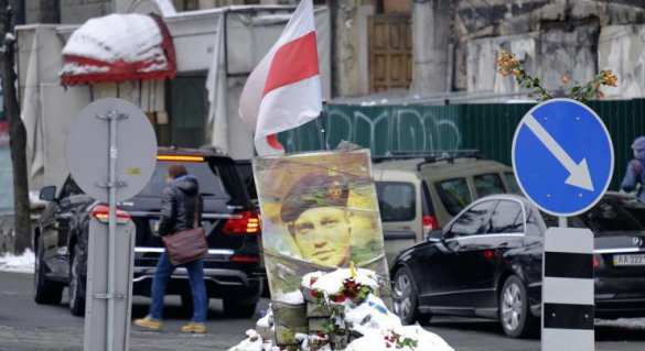 В Киеве автомобиль влетел в памятник герою «Небесной сотни», есть пострадавшие (ФОТО) | Русская весна