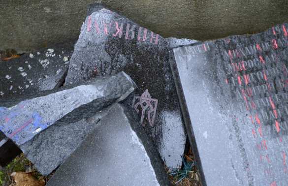 В Польше могут узаконить демонтаж украинских памятников | Русская весна