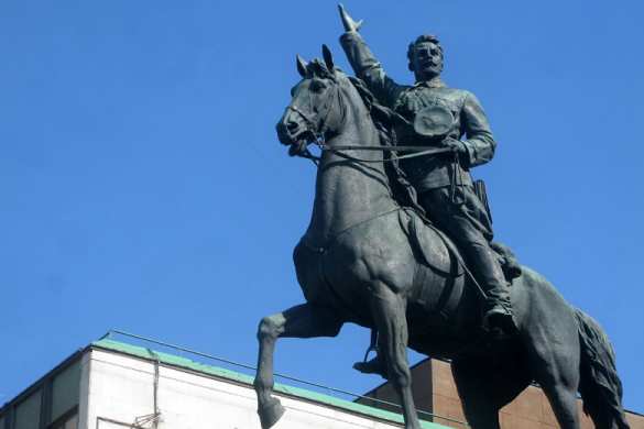 Неонацисты обещают отметить «День независимости» уничтожением памятника Щорсу (ФОТО) | Русская весна