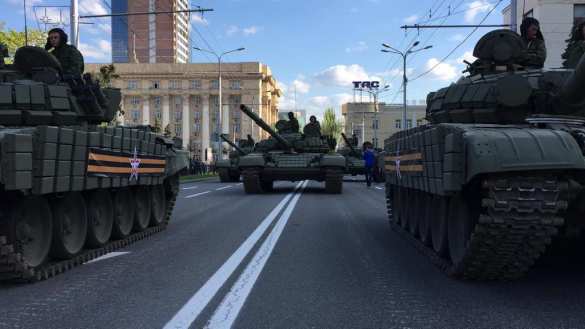В Донецке идет парад Победы (+ФОТО, ВИДЕО) | Русская весна