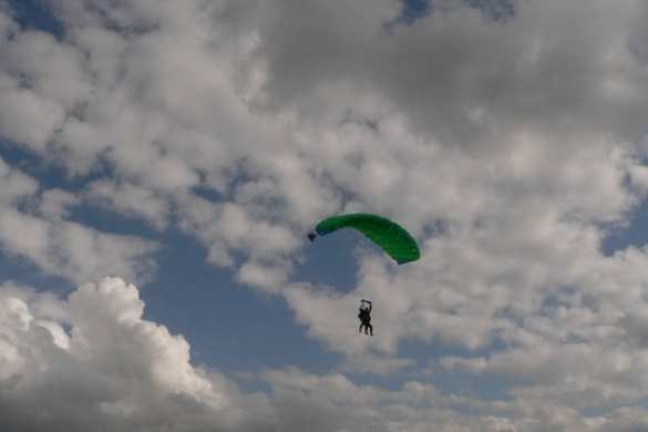91-летний ветеран ВОВ прыгнул с парашютом в честь Победы (ВИДЕО) | Русская весна