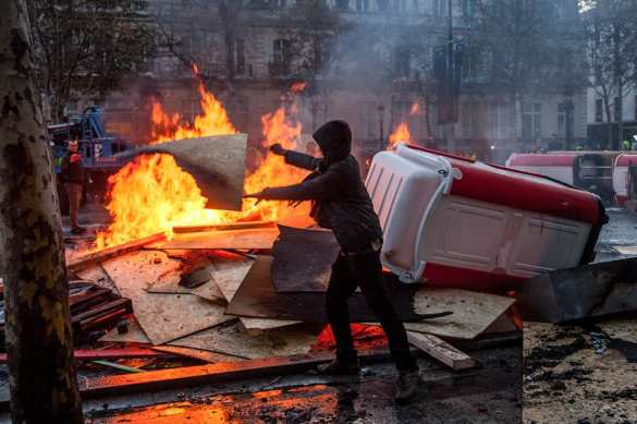 Огонь и вода: как Париж пережил «майдан» (ФОТО) | Русская весна