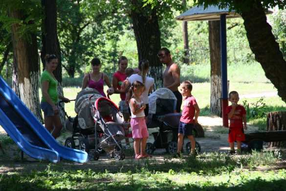 «Ночные волки» восстановили парк в центре Луганска (ФОТО) | Русская весна