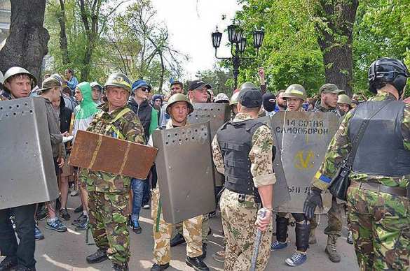 Под генпрокуратурой Украины задержали группу лже-«атошников» (ФОТО) | Русская весна