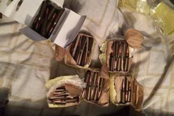 У несовершеннолетнего жителя Днепропетровска изъяли автомат, пистолет и более 200 патронов (ФОТО) | Русская весна