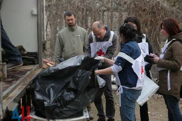 В ДНР передали украинским волонтерам 22 тела киевских силовиков, погибших в аэропорту Донецка (+ФОТО) | Русская весна
