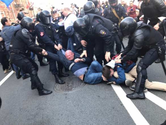 На первомайской демонстрации в Санкт-Петербурге прошли задержания (ФОТО, ВИДЕО) | Русская весна