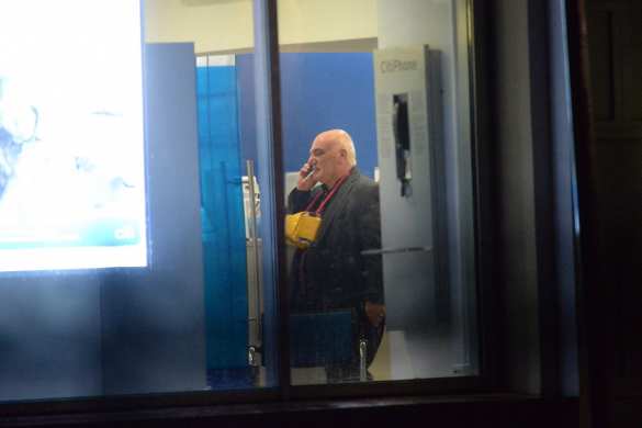 МОЛНИЯ: Захватчик банка в Москве сдался полиции | Русская весна