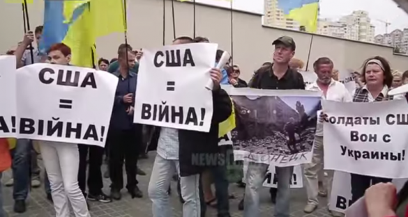 Сегодня под посольством США киевляне призывали остановить войну на Донбассе (+ВИДЕО) | Русская весна