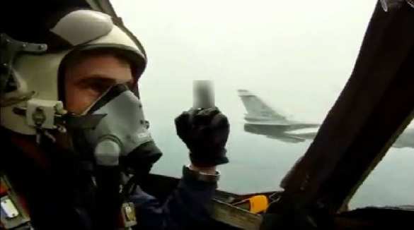 Пилот НАТО пожаловался на неприличный жест российского летчика | Русская весна