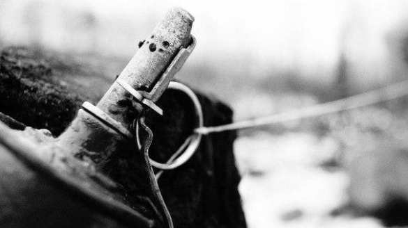 Двое мирных жителей подорвались на растяжке украинских диверсантов под Горловкой | Русская весна