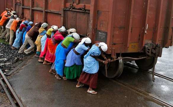 Это Украина: на Закарпатье поезд «заводили с толкача» (ВИДЕО) | Русская весна