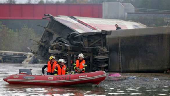 Число погибших при крушении скоростного поезда во Франции достигло 10 | Русская весна